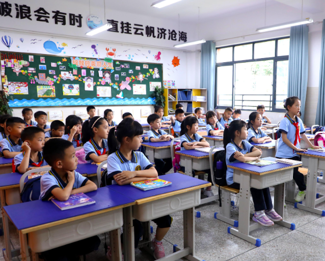 学校试点覆盖学生引导教育回归育人本源促进学生全面发展成才