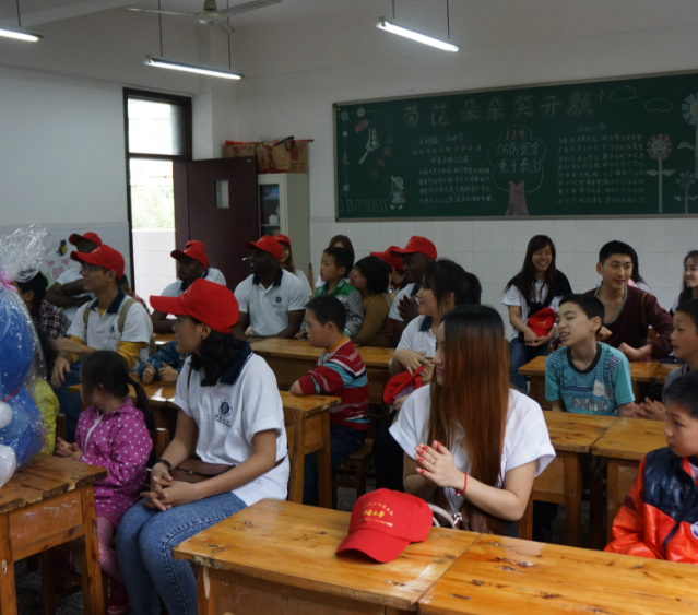 真正的对症下药不是在起点上按成果分班而是在多元的班级生态中