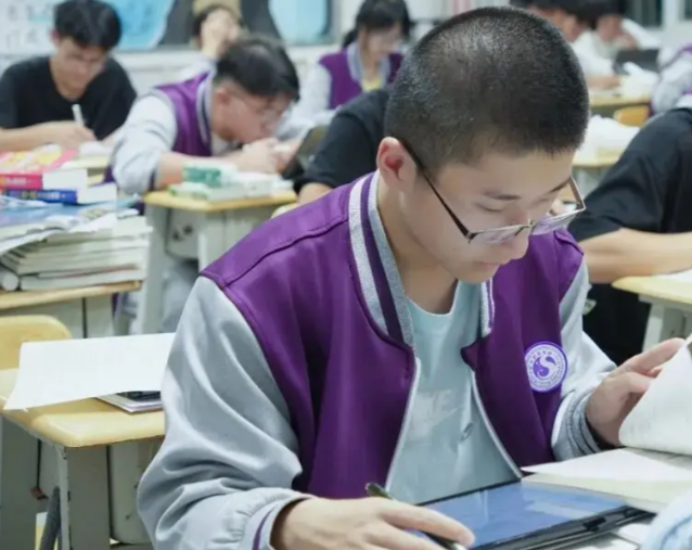 让每个孩子在实在互动中习得面向未来的中心教育实践样本 让每个孩子在实在互动中习得面向未来的中心教育实践样本