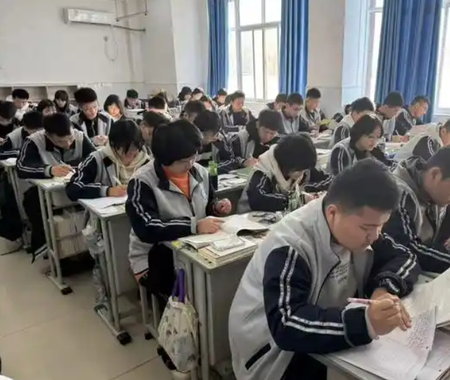 根据每个孩子的学习状况实时调整教育策略完成个性化学习体会 根据每个孩子的学习状况实时调整教育策略完成个性化学习体会