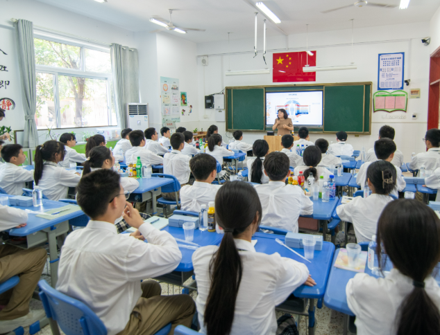 守护教育公正以标准办学守住公正底线应聚集大众关心 守护教育公正以标准办学守住公正底线应聚集大众关心