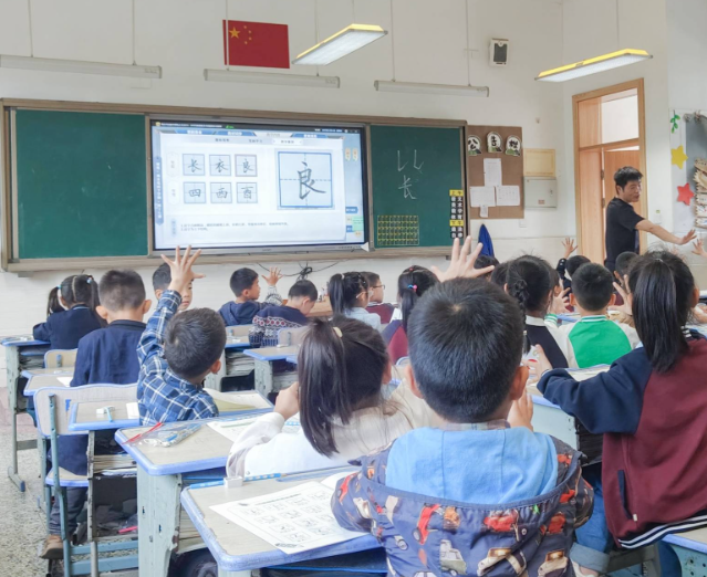 点评制度把变革实效纳入质量点评都在为小班化变革扫清障碍 点评制度把变革实效纳入质量点评都在为小班化变革扫清障碍
