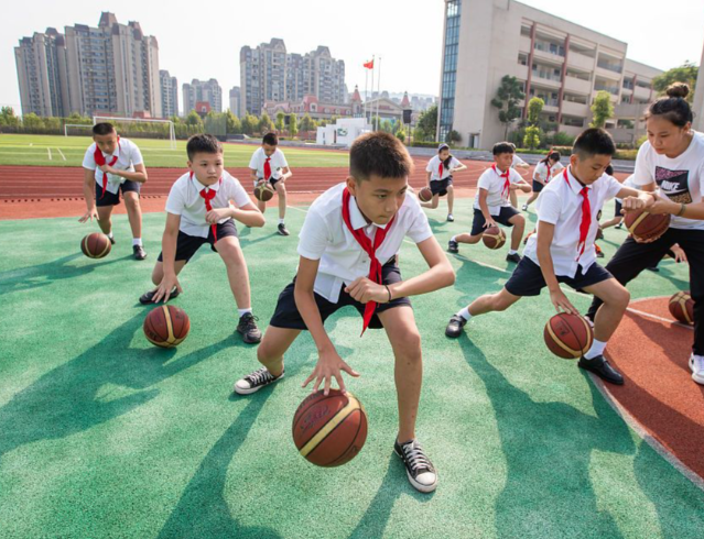 自主活动三段式全时段锻炼形式让运动成为校园日子的主旋律 自主活动三段式全时段锻炼形式让运动成为校园日子的主旋律