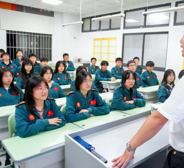 升学班选用文化课与专业课双线并进的培育形式文化课紧扣 升学班选用文化课与专业课双线并进的培育形式文化课紧扣